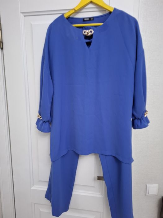 Женский брючный костюм