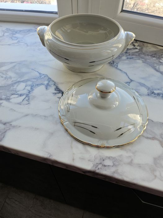 Красив фин   порцеланов супник