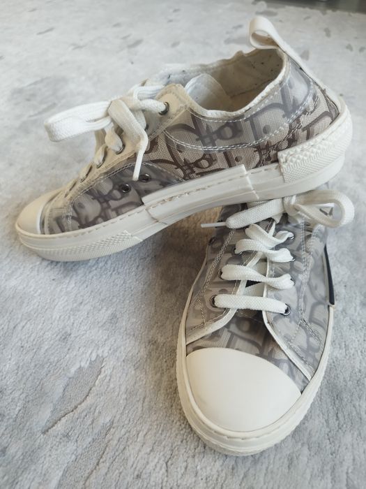 Маркови мъжки кецове Dior.