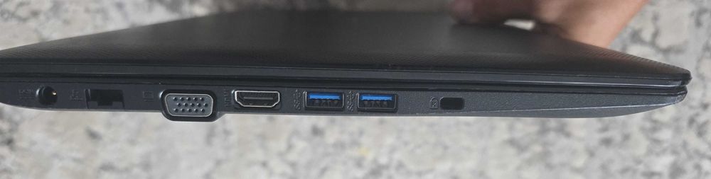 Laptop Asus R557L