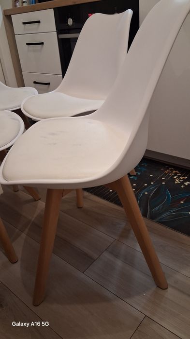 Vand 4 scaune, folosite 1 luna