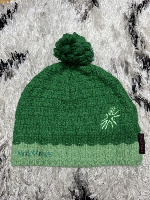 Дамска зимна шапка MAMMUT