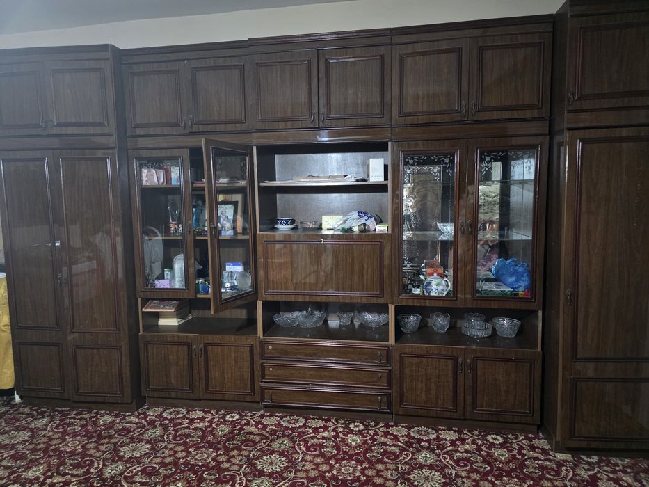 СРОЧНО!!! Большая стенка в зал, натуральное дерево, хорошее состояние