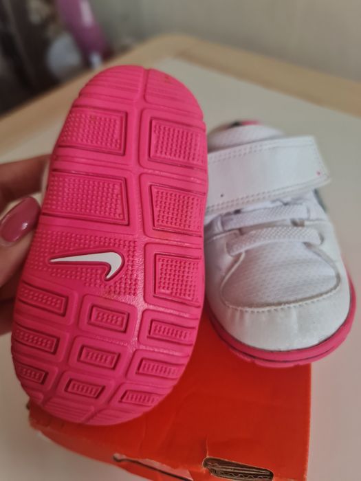 Teniși Nike fetite marimea 20
