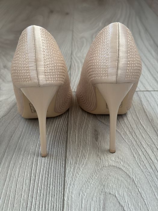 Pantofi stiletto eleganti