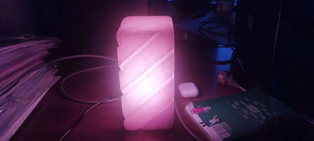 Kon tuzidan yasalgan davolovchi lampa