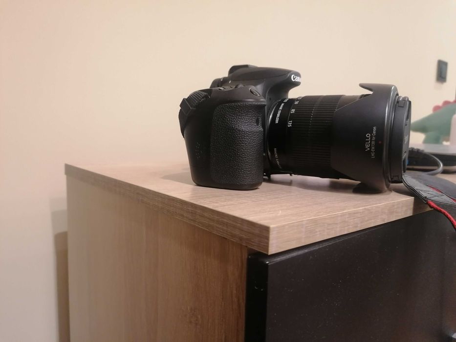 Canon 60D + обективи 18-55mm + 50mm/f1.8, Статив