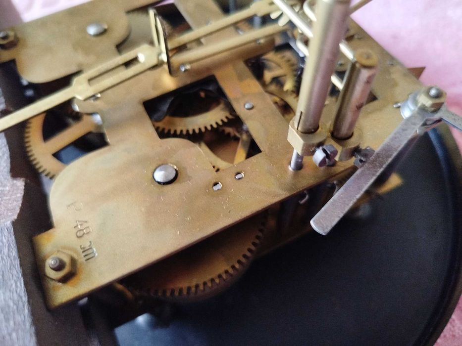 Стар стенен часовник