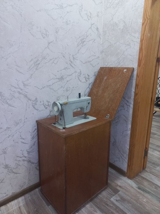 Продам швейную машинку