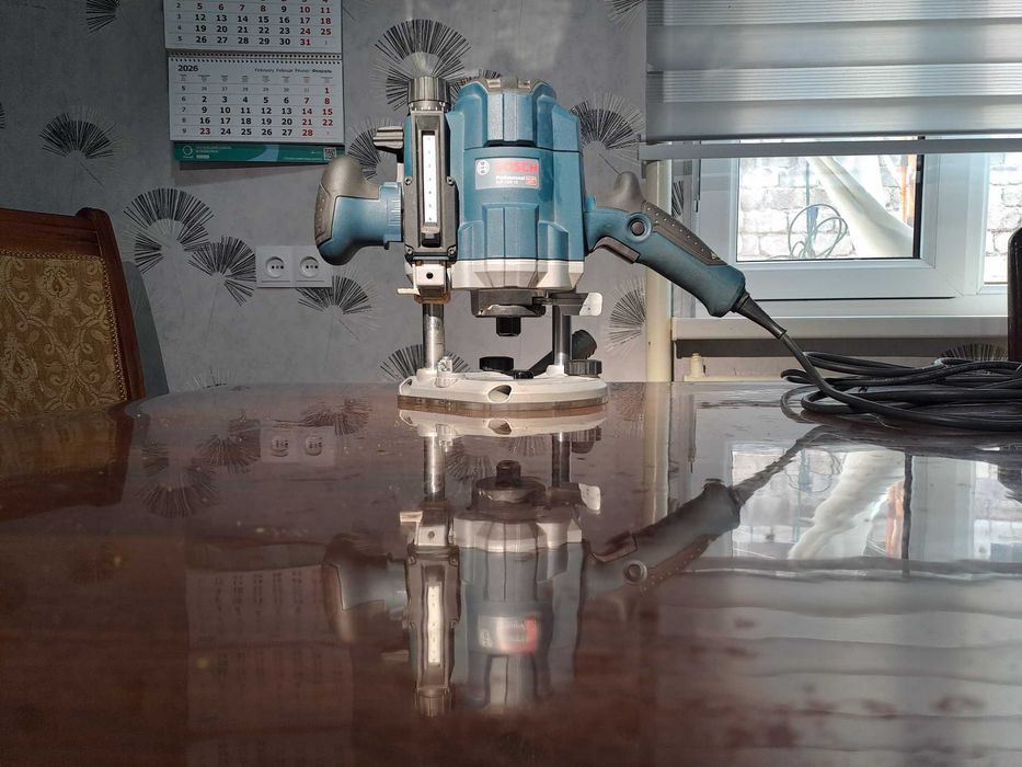 Фрезер  BOSCH Professional GOF 1250 CE HEVY DUTY