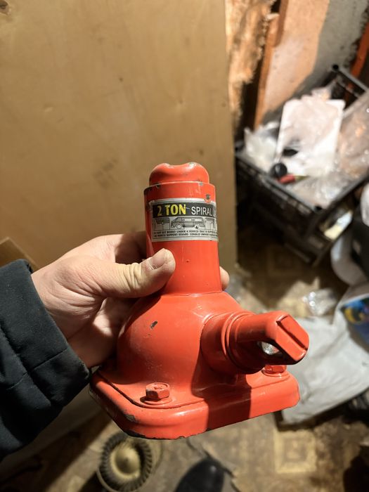 Продам Домкраты с рукаятью