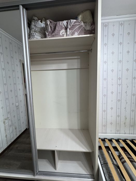 Шкаф с зеркалом