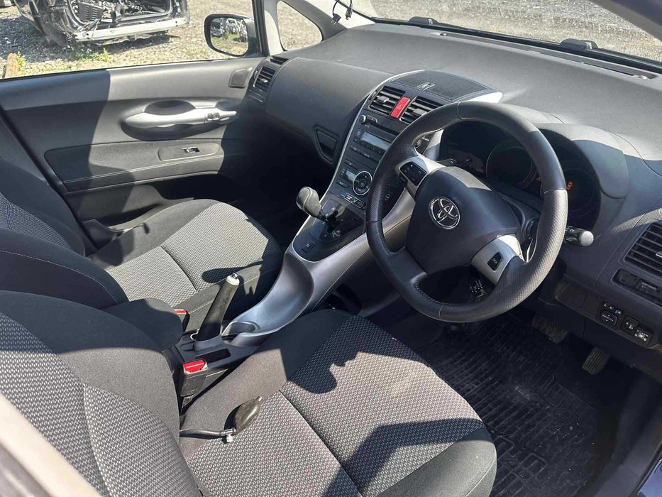 НА части: Toyota Auris 1.6 VVT-i, 132 к.с.  2011 г