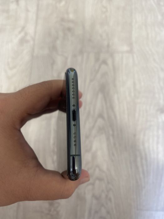 Apple iPhone 11 Pro Max 256Gb вместе с противоударным чехлом