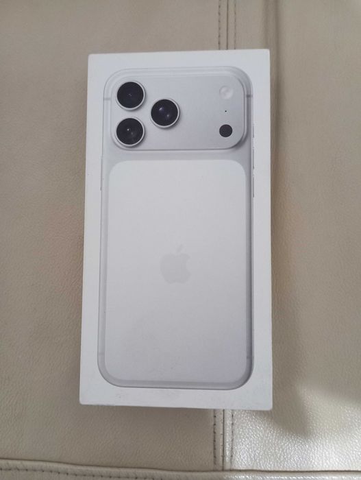Vand iPhone 17 pro max silver 1 TB n