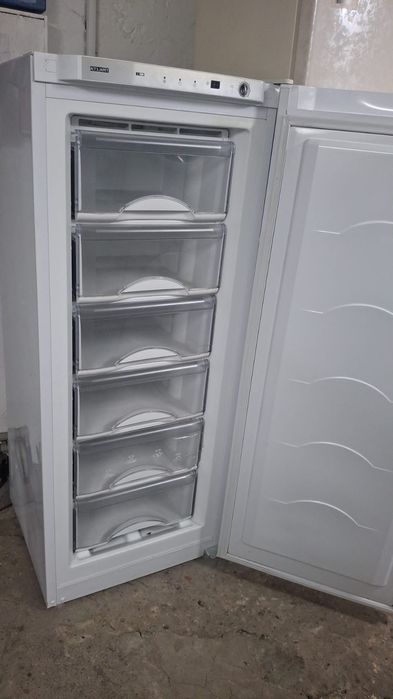 Продам морозильную камеру