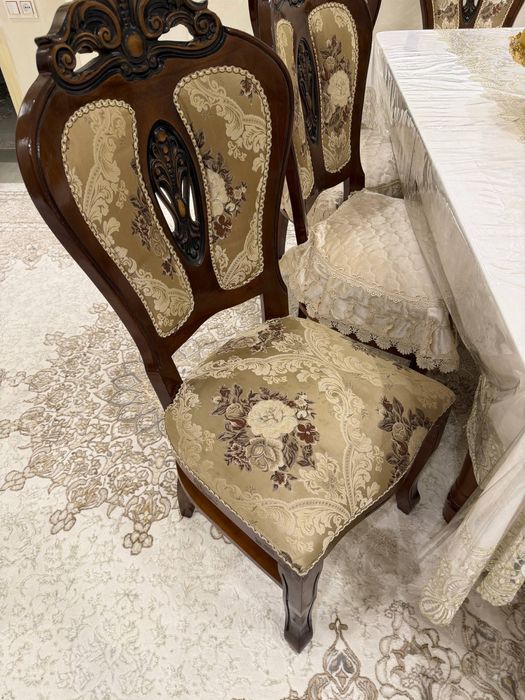 Продается стол со стульями