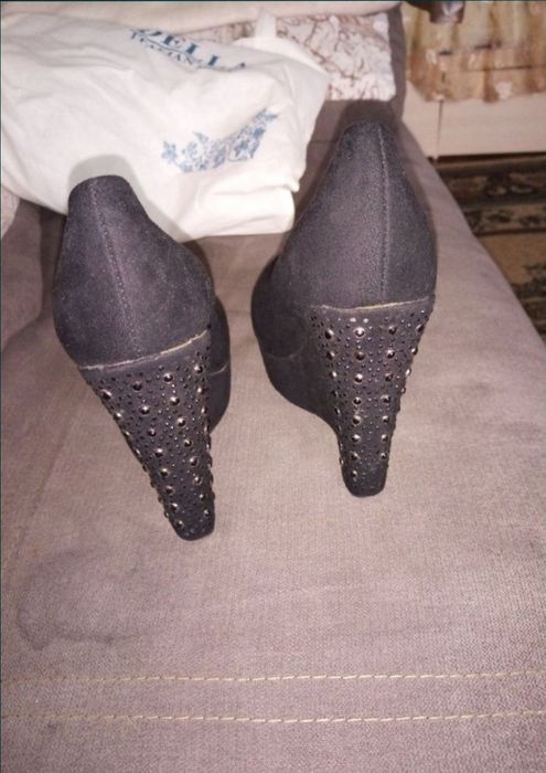 Продам туфли,две по цене одной