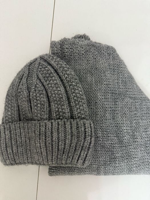 Продается новые зимние шапки с шарфами