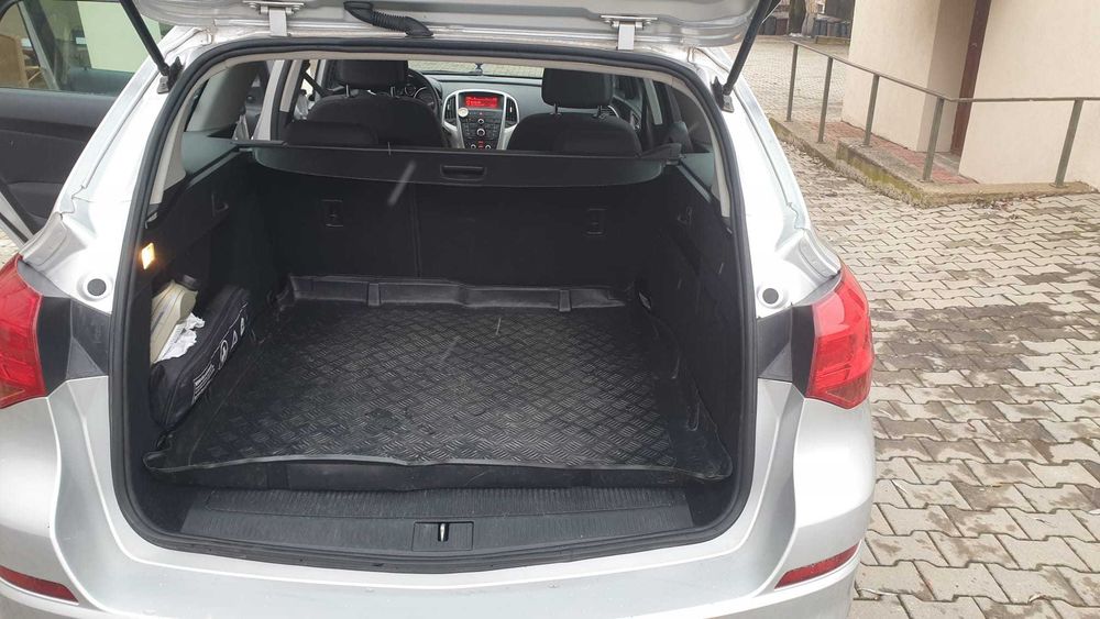 Van Opel Astra J 2012