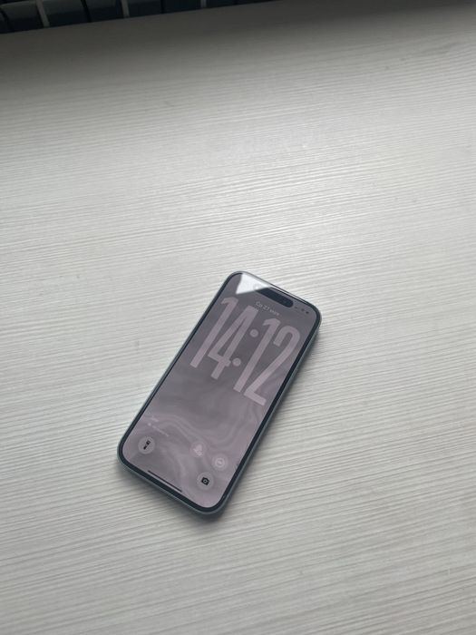 Apple iPhone 15 128 GB, 90% Battery Health