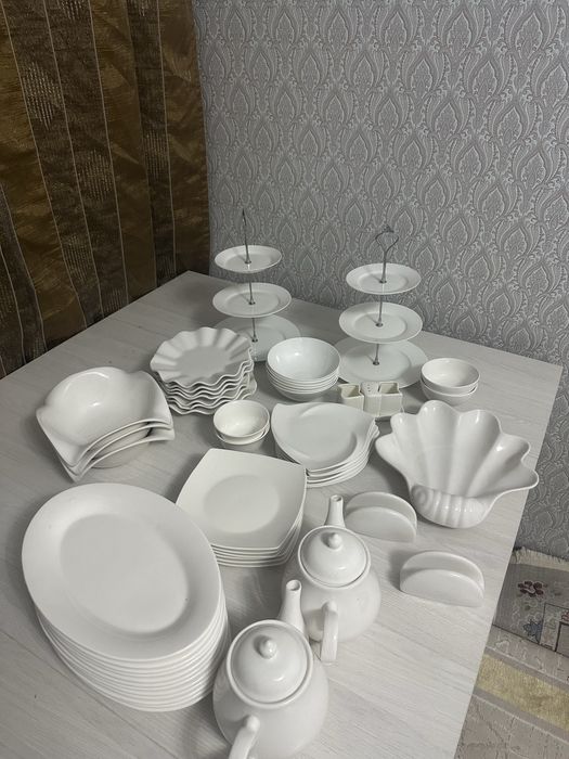 Сервиз белой посуды