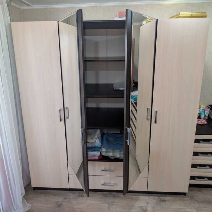 Шкаф. В хорошем качестве