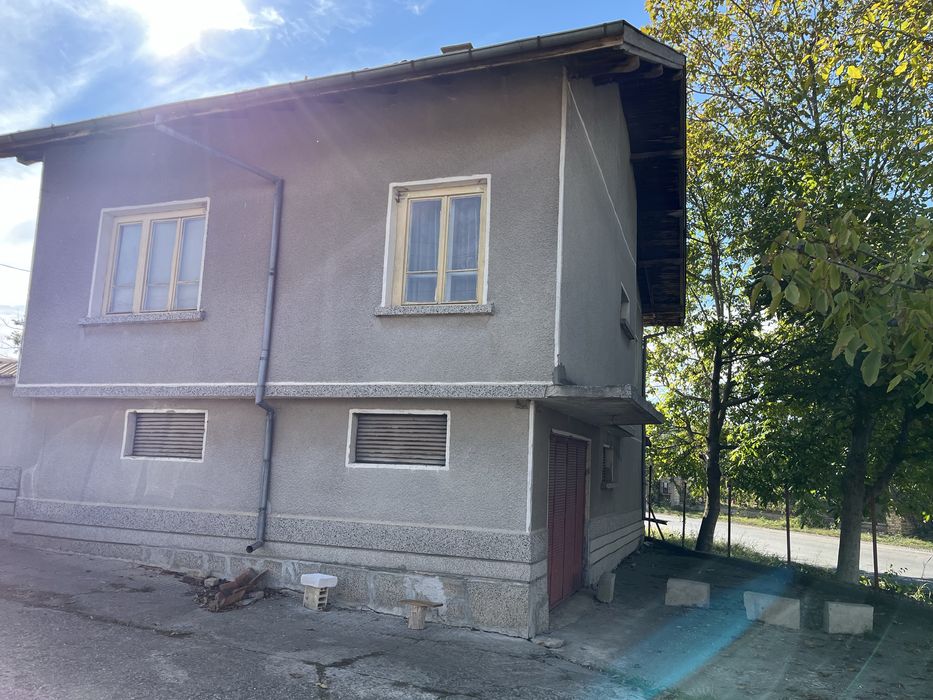 Продава се Къща в с. Медовина, Област Търговище - 150 кв.м за 734 €/кв.м - Снимка #1