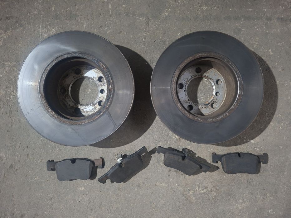 Set discuri frana spate cu plăcuțe Allied Nippon 300 / 22 BMW F30 F31 in stare foarte buna