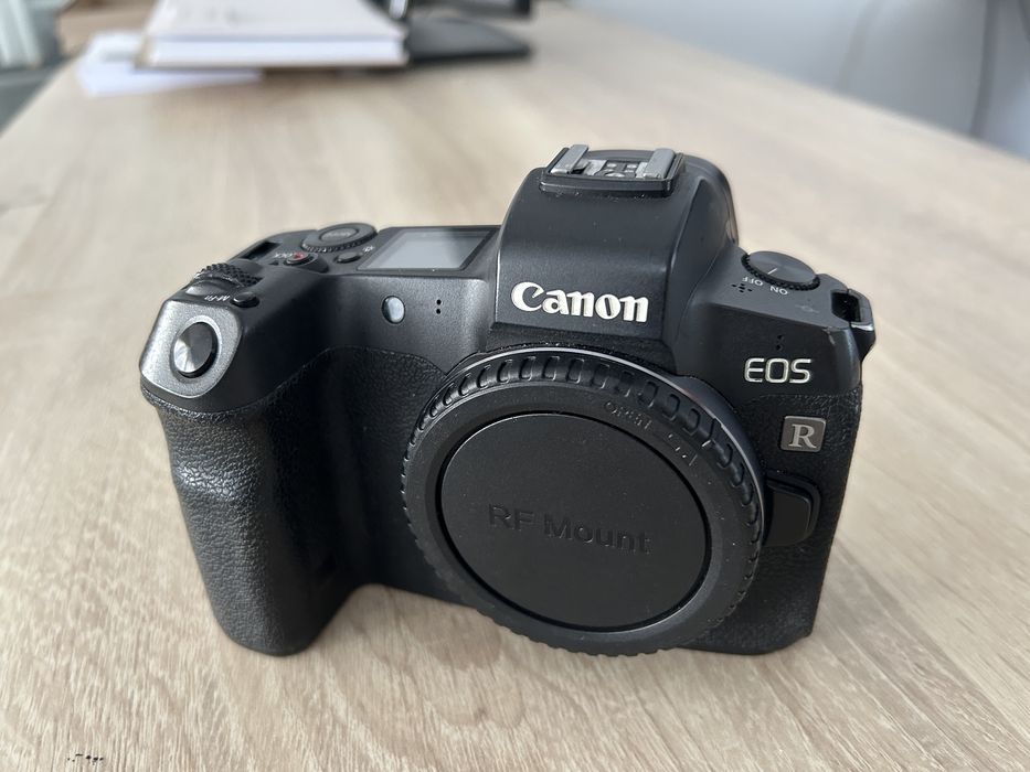 Body Canon R + incarcator si baterie cadou + obiective