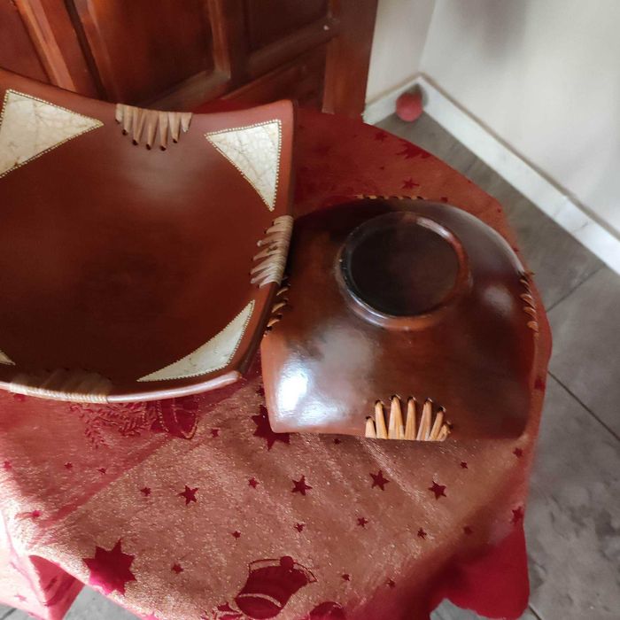 Комплект от два керамични подноса