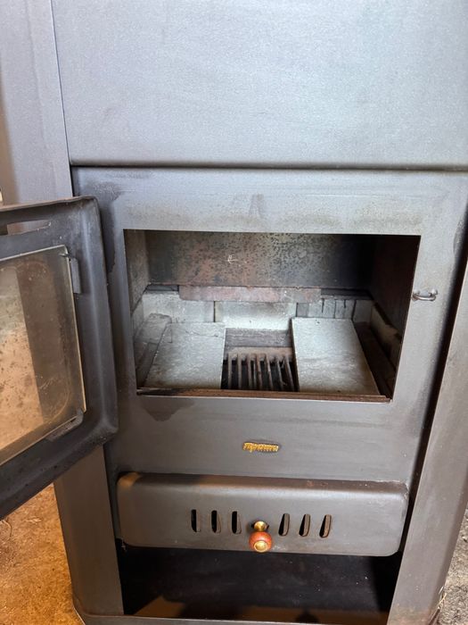 Продавам камина с водна риза 17 kw Прити