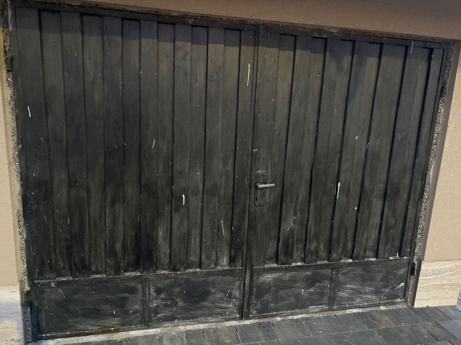 Гаражна метална врата
