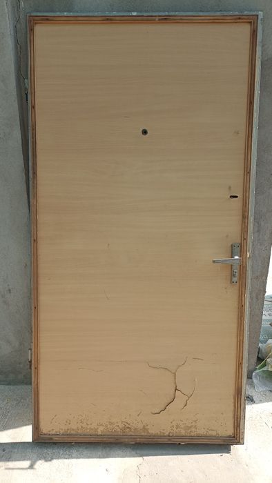 Продается дверь металическая!Б/У.