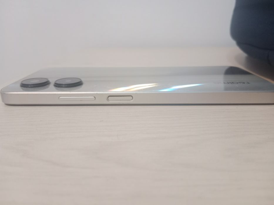 Продам телефон Realme C33