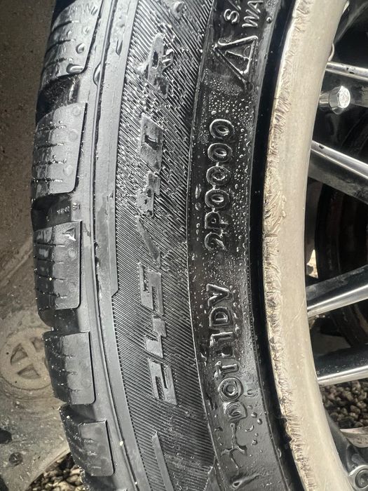 Продавам гуми с джанти.