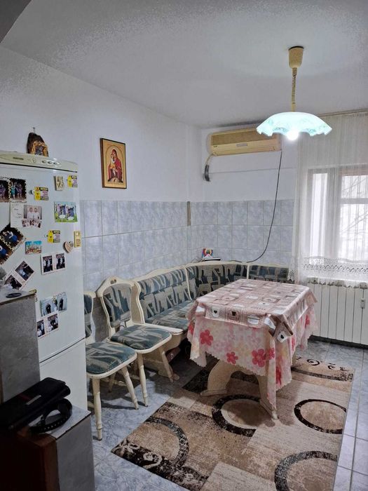 Închiriez apartament cu 2 camere decomandat