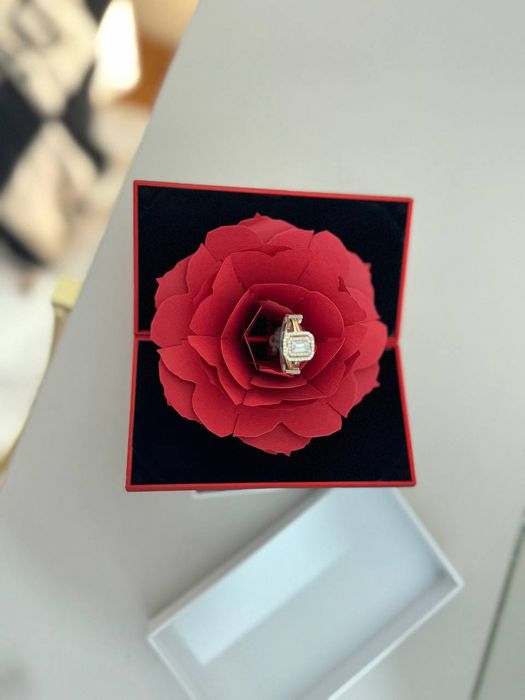 Футляр шкатулка в виде сердца для предложения