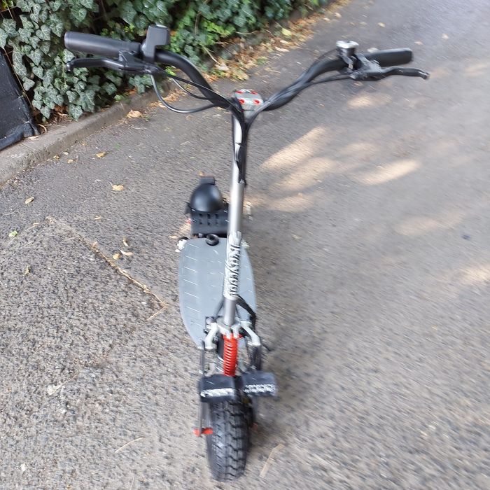 Trotineta elecyrica.