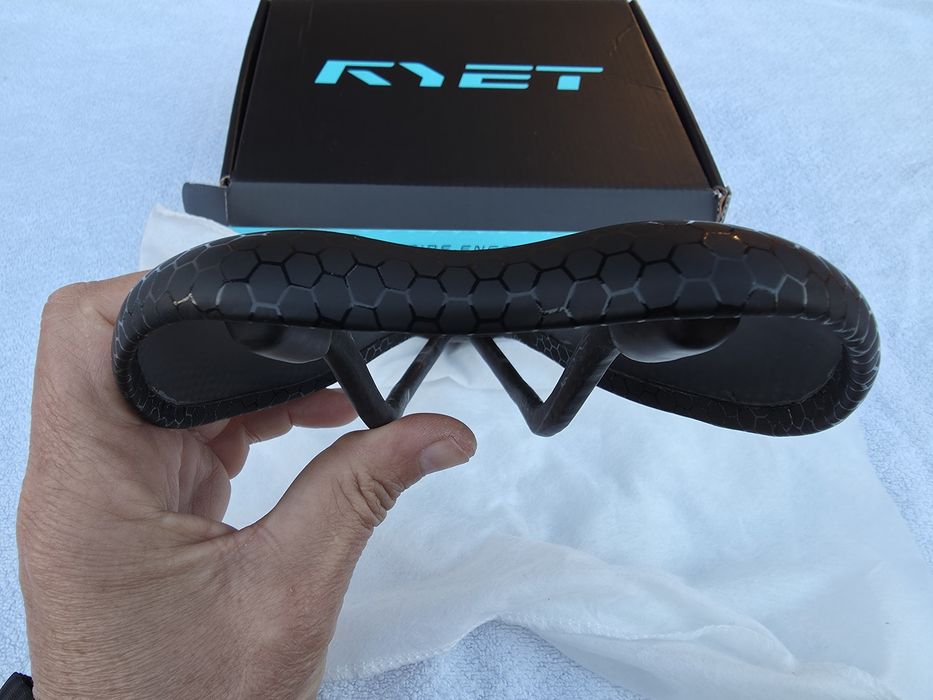 Șa de bicicleta din carbon RYET