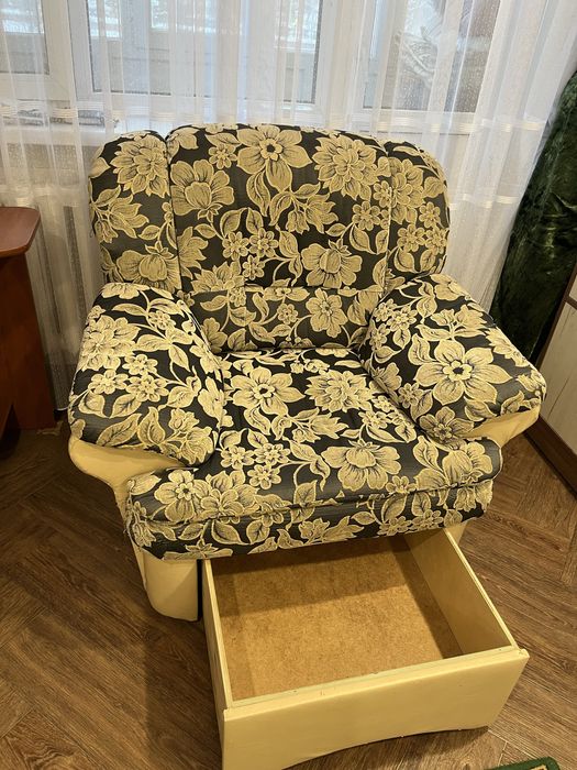 Продам диван с креслом