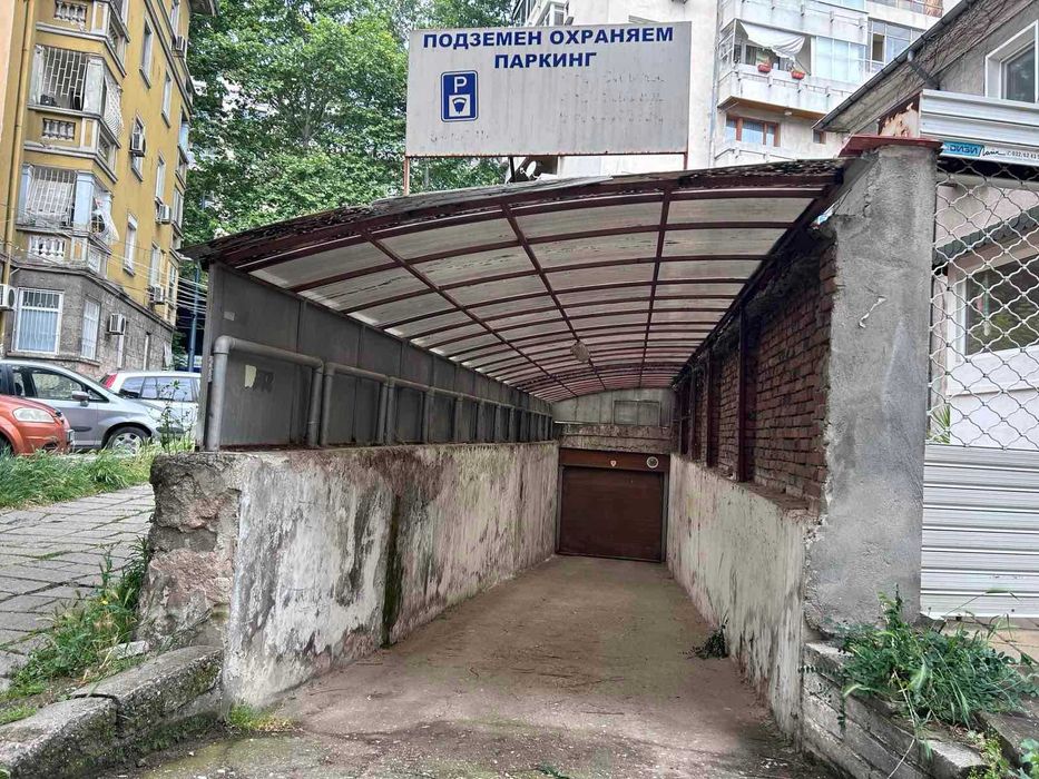 Дава се под наем Гараж / Паркомясто в Пловдив, Център - 20 кв.м за 102 € - Снимка #1