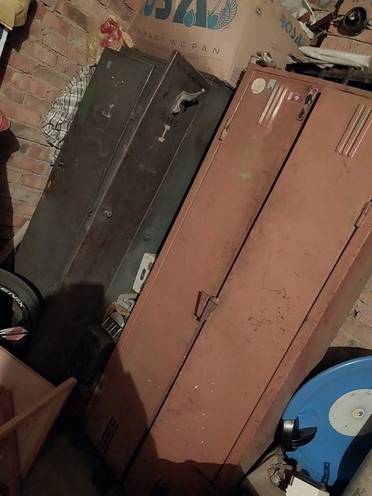 Продам железный шкаф