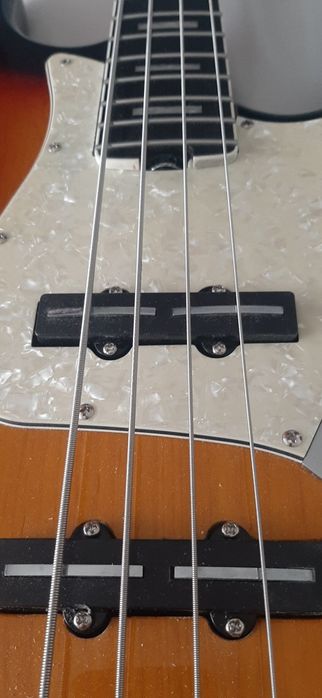 Chitară  bass   VALENTI-USA