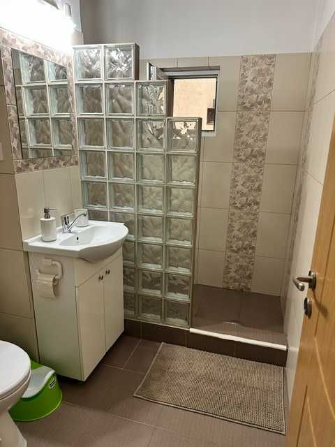 Inchiriez apartament 3 camere
