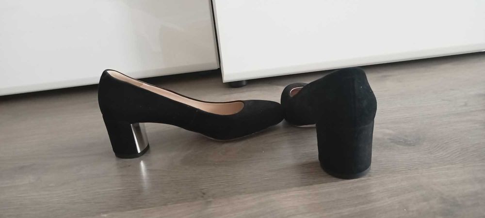 Продавам обувки на Gino Rossi 36номер