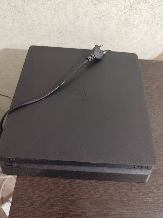 Продам PS4 Slim 500GB