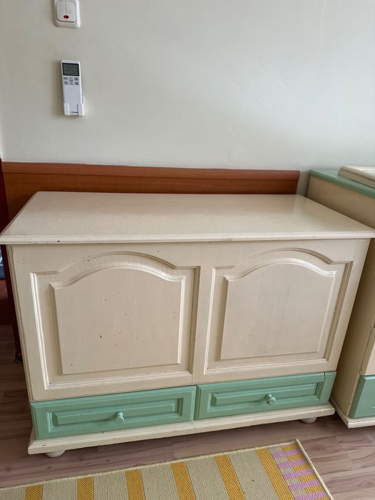 Мебели обзавеждане за детска стая - легла, гардероб, скрин, ракла,бюро