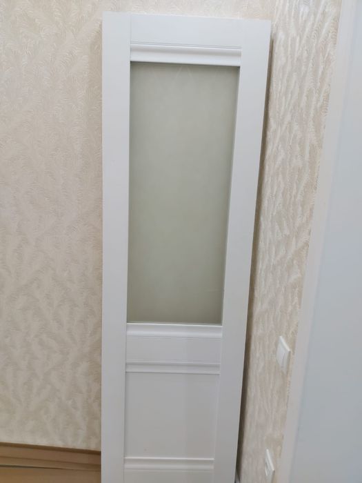 Дверь белая