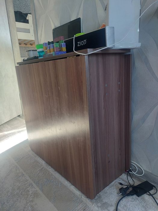 Срочно продам стол книжка